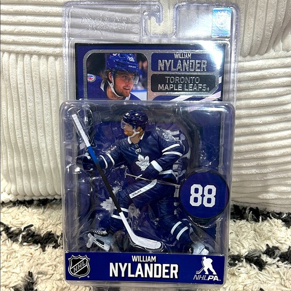 Toronto Maple Leafs Action Figure - William Nylander - NWT - Picture 2 of 5